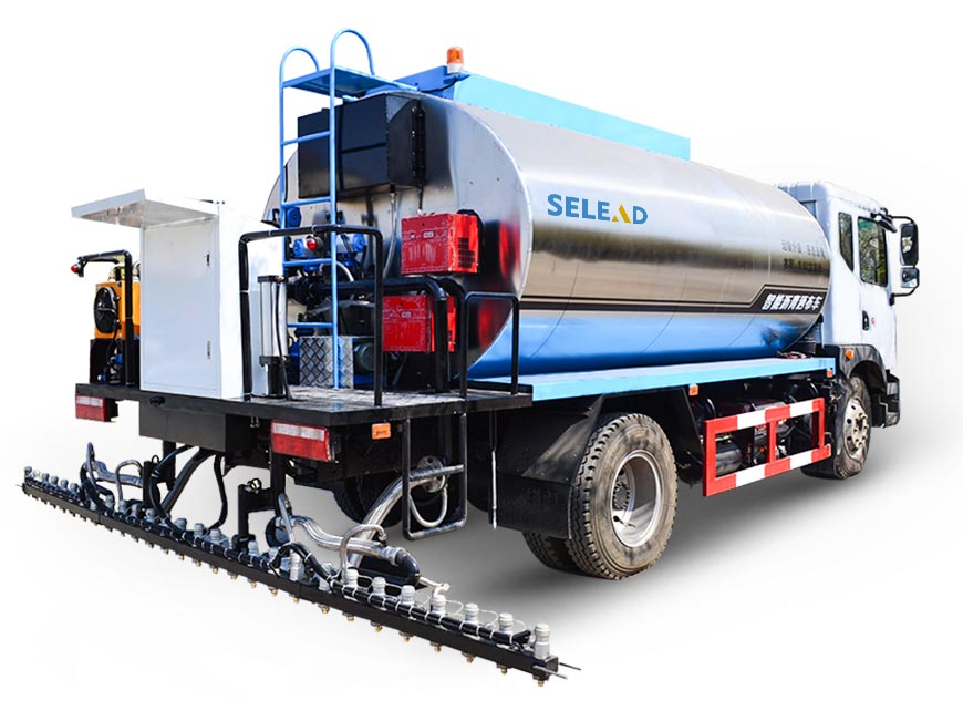Bitumein Distributer Truck